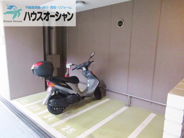 ローレルコート久宝寺リーデンスタワー　バイク置き場