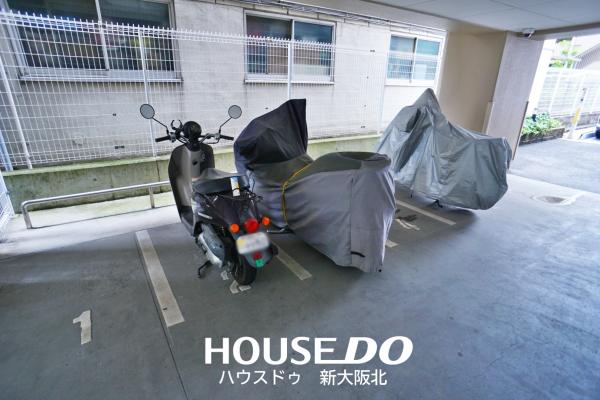 エンゼルソレーヌ江坂　バイク置き場