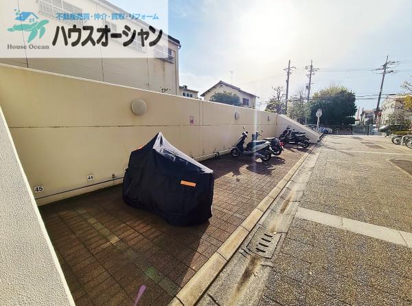 アウルスクエア１番館　バイク置き場