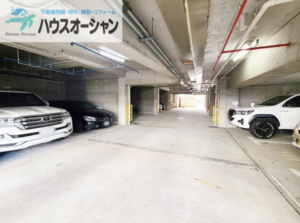 アウルスクエア１番館　駐車場