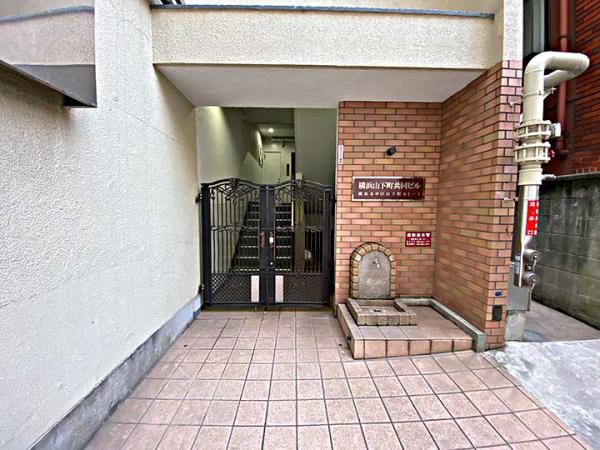 横浜山下町分譲共同ビル　エントランス