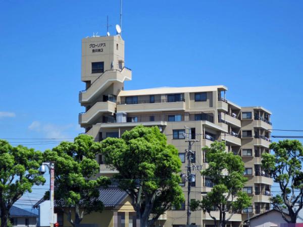 グローリアス豊田第３　マンション西側(昼間)　2016年4月29日撮影