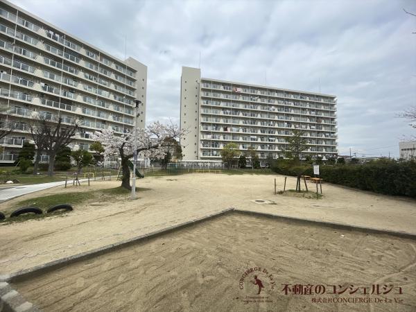 明舞北センター４号棟　敷地内公園